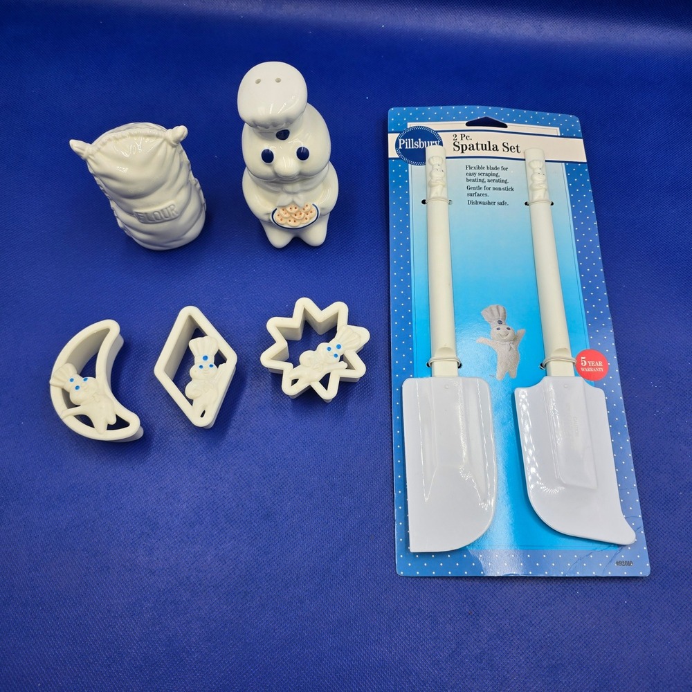 Vintage Pillsbury Doughboy Salt Pepper Shakers Cookie Cutters Spatula Set‎ Lot
